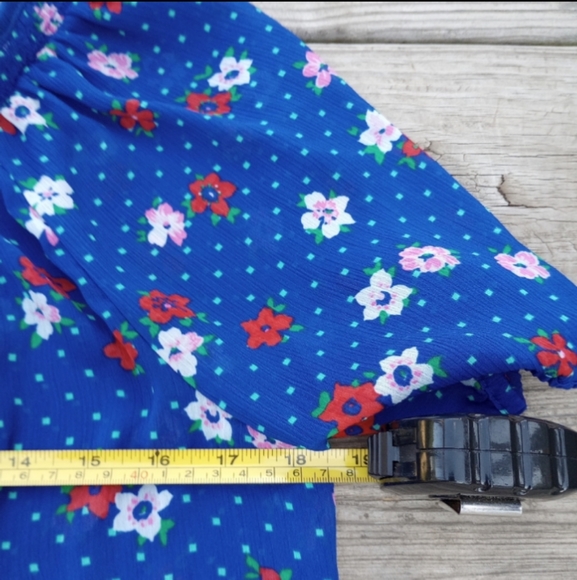 Size Medium Blue Hollister Blue Flower Blouse - Picture 7 of 11